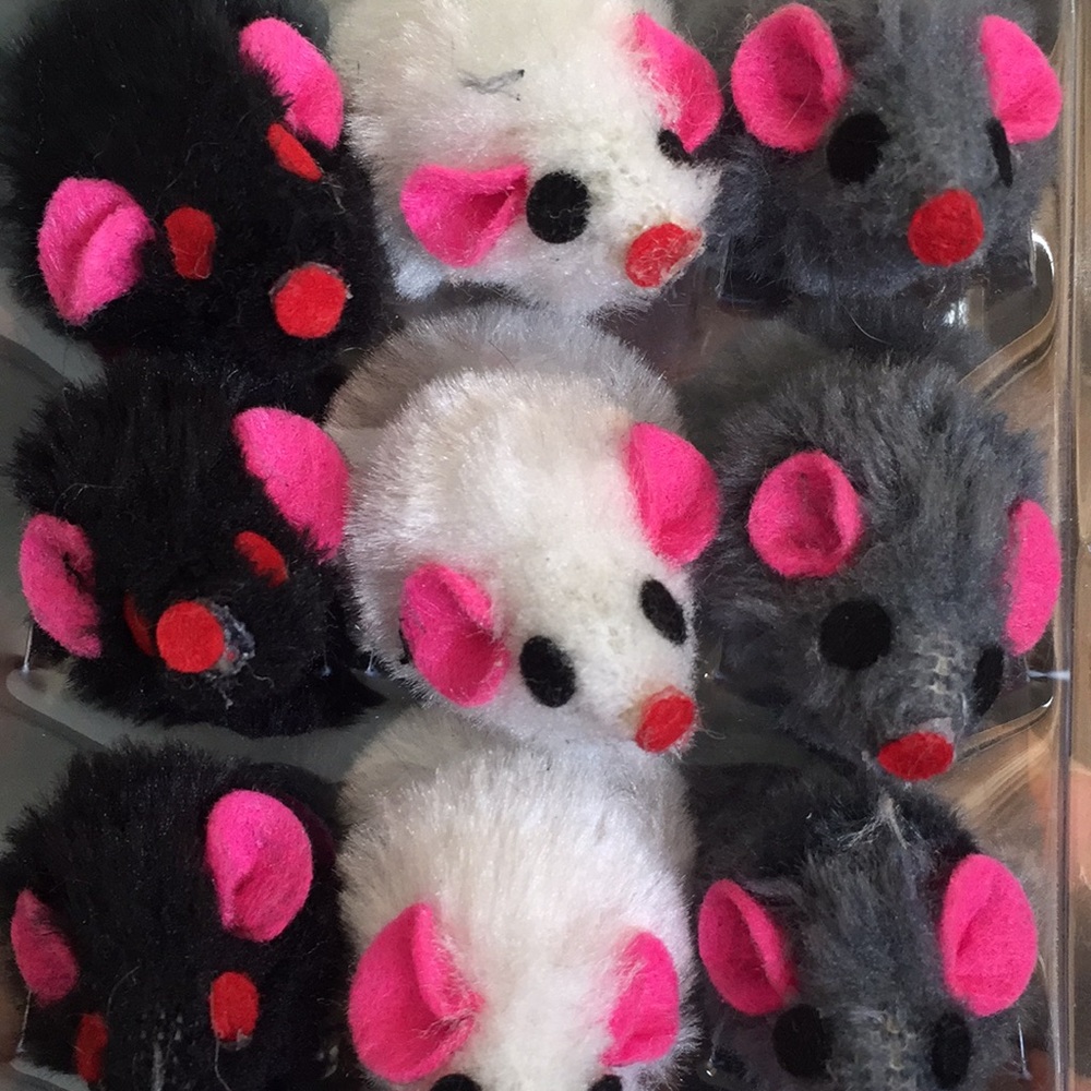 Leaps & Bounds Catnip Furry Mice 12 Pack Brand New In Package - Picture 3 of 5